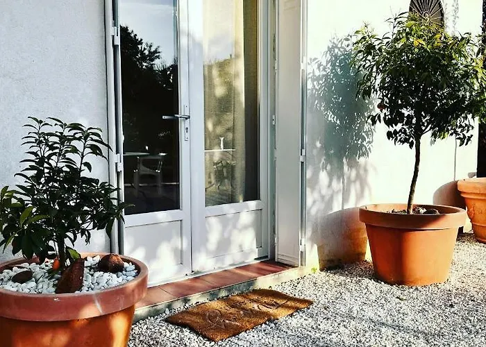 Minor Swing - - Casa Monica -